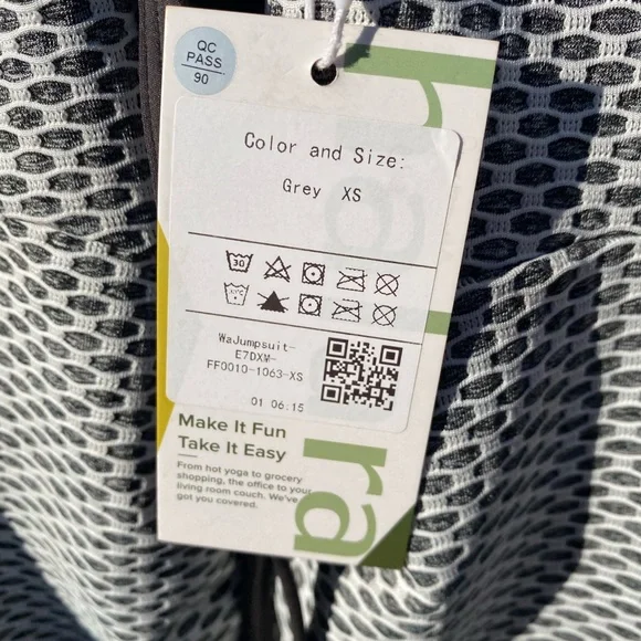 NWT Women’s XS Halara padded bra athletic jumpsuit romper adjustable straps - Picture 6 of 8